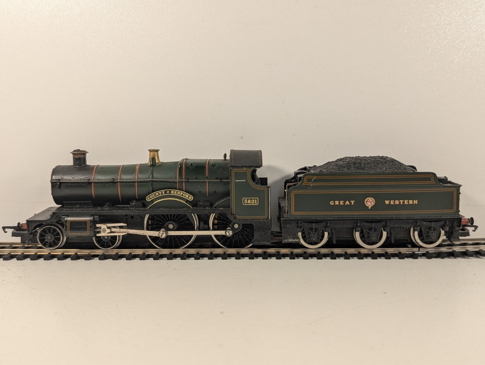 Hornby OO Gauge GWR County Class "County of Bedford" Steam Locomotive