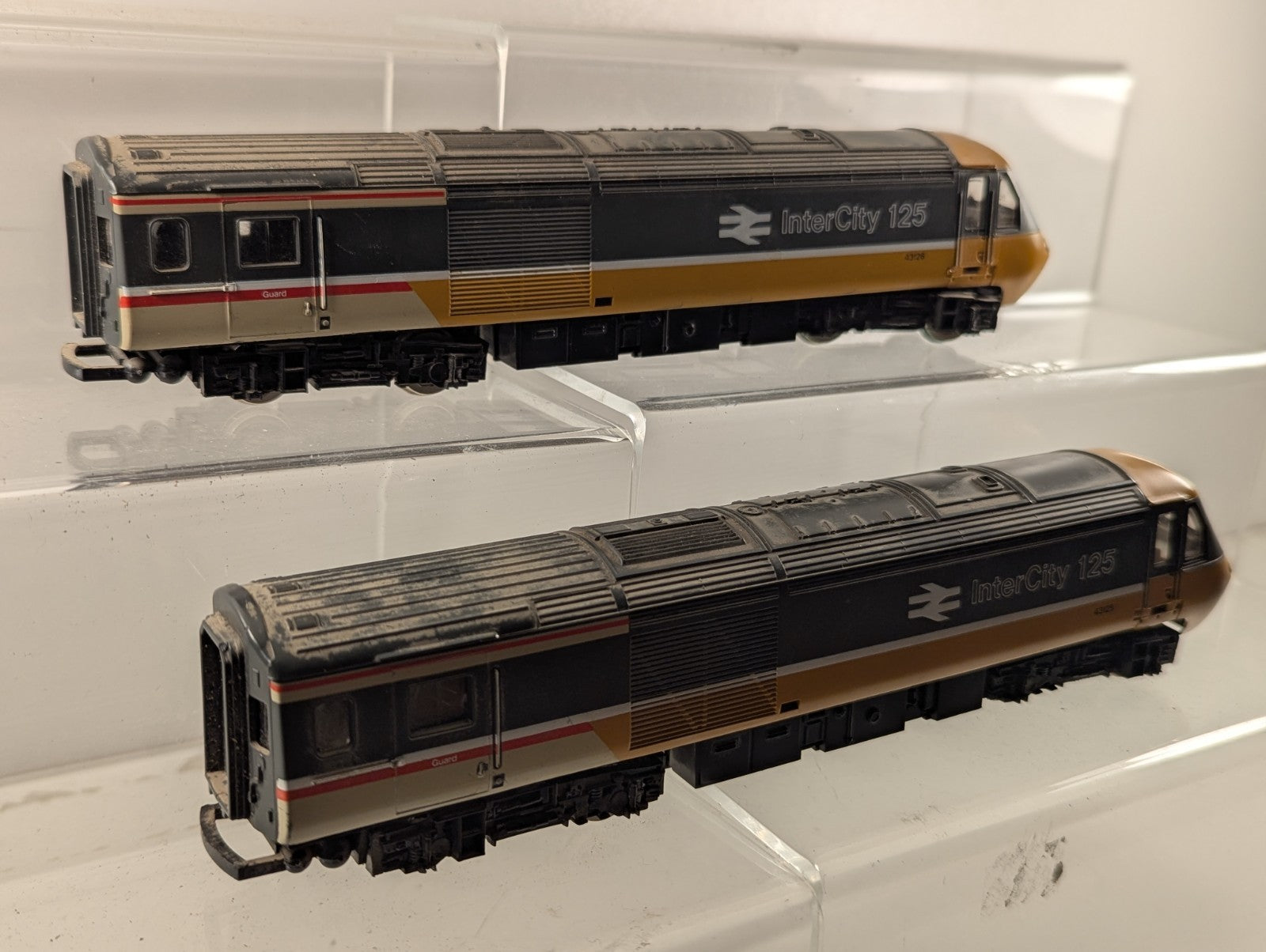Hornby OO Gauge InterCity 125 HST Standard Livery Motorised & Dummy Power Cars