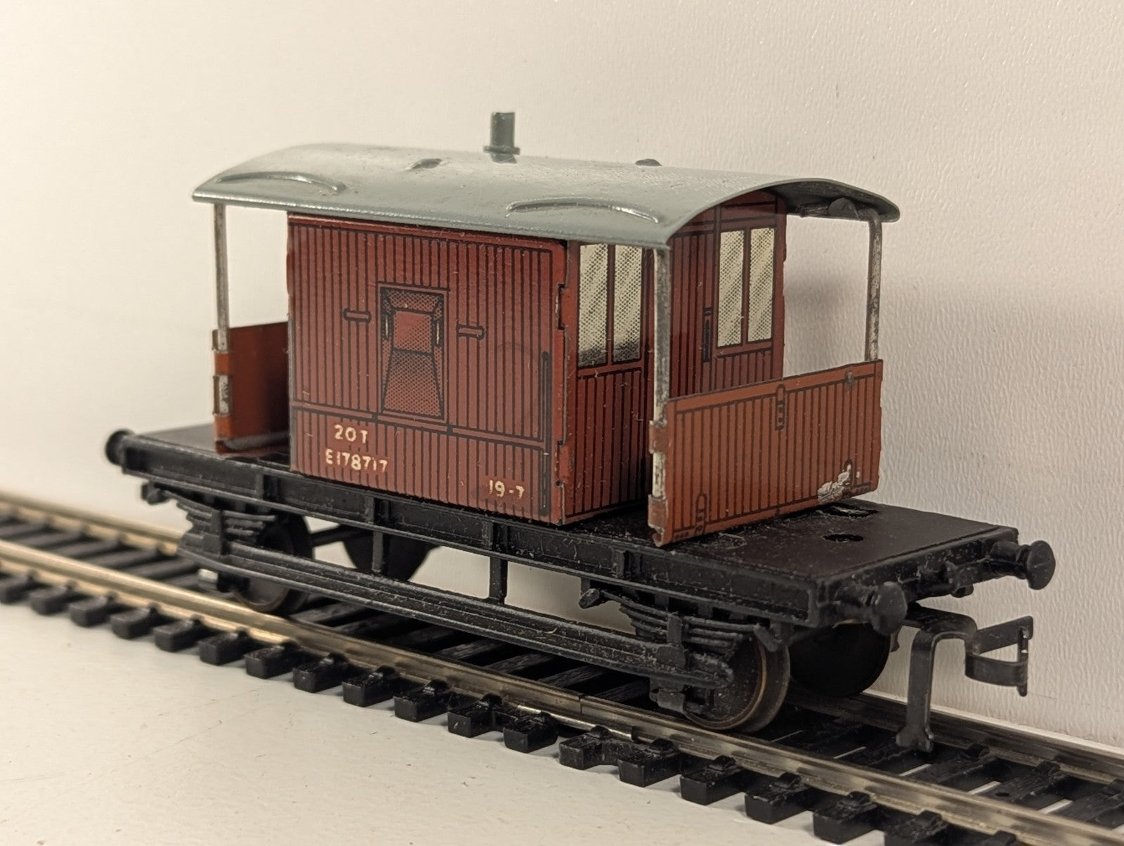 Hornby Dublo OO Gauge BR Standard 20-Ton Brake Van - Wrong Box