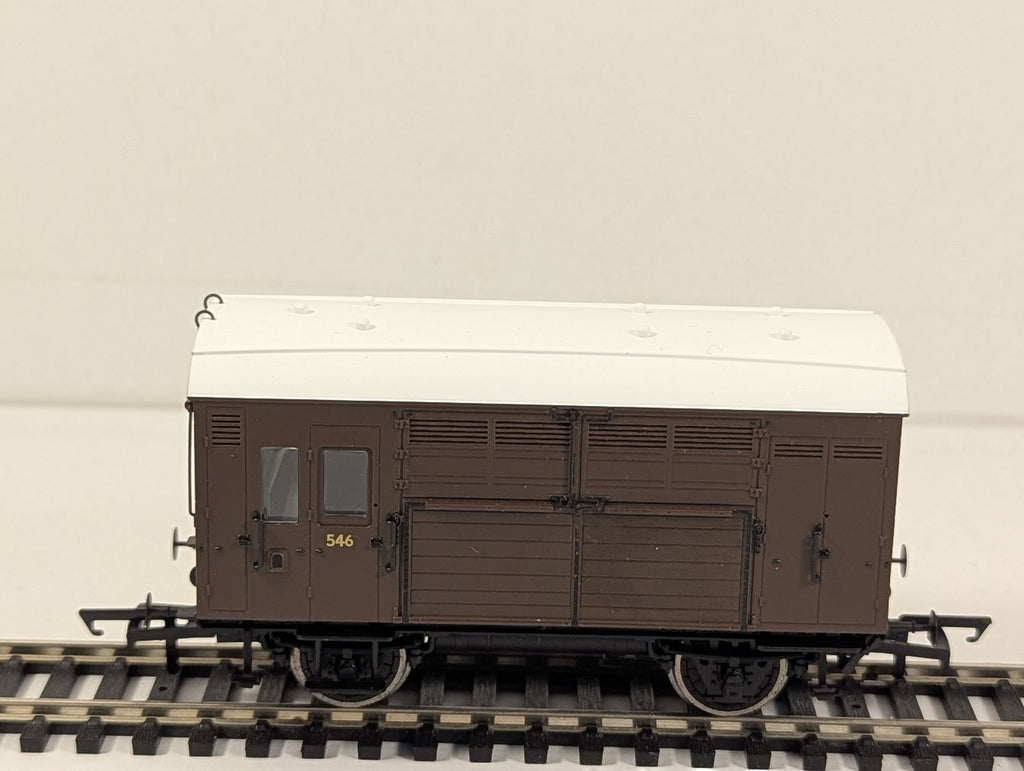 Hornby OO Gauge GWR Horse Box Goods Wagon 546 GWR Brown R6507A