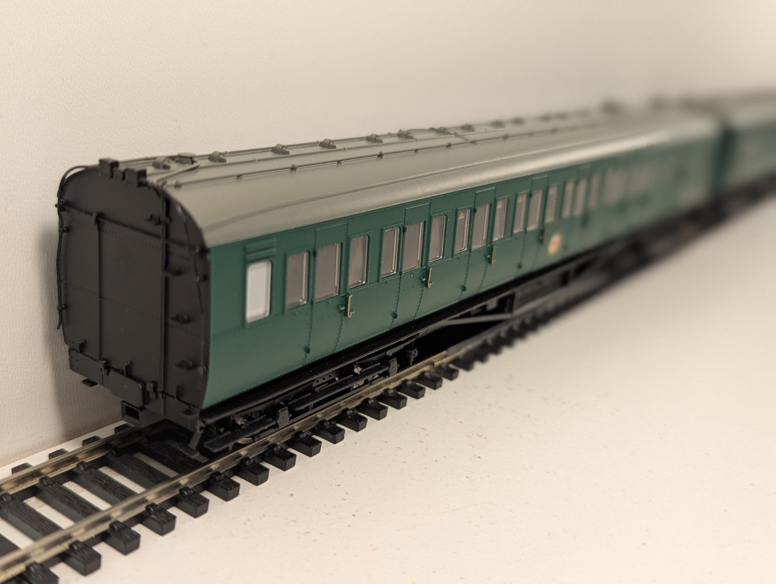 Hornby R3177 OO Gauge NRM BR Class 401 2-BIL EMU No. 2090 - Boxed