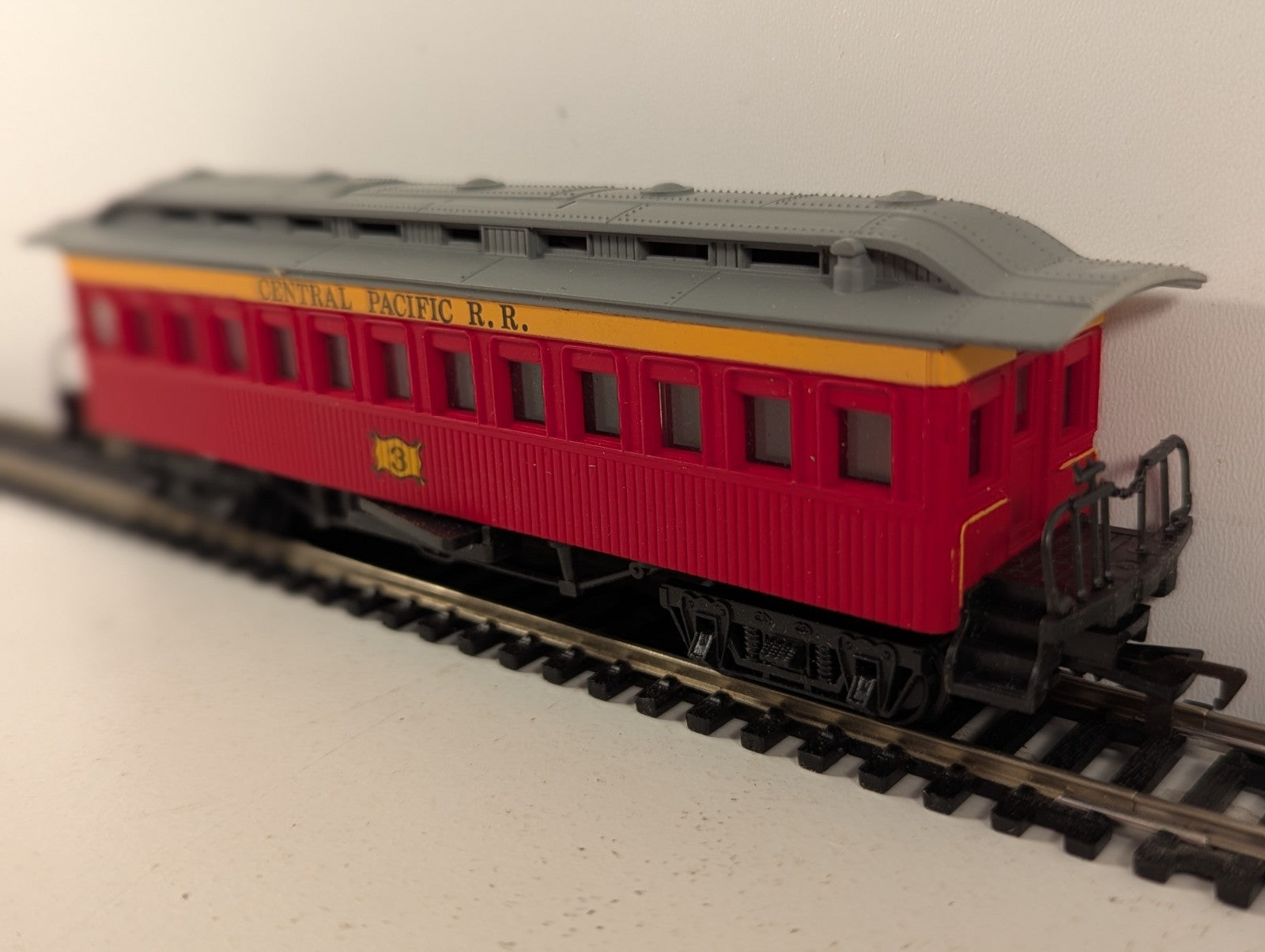 Airfix Central Pacific Railroad "Old Time" Passenger Coach HO Scale