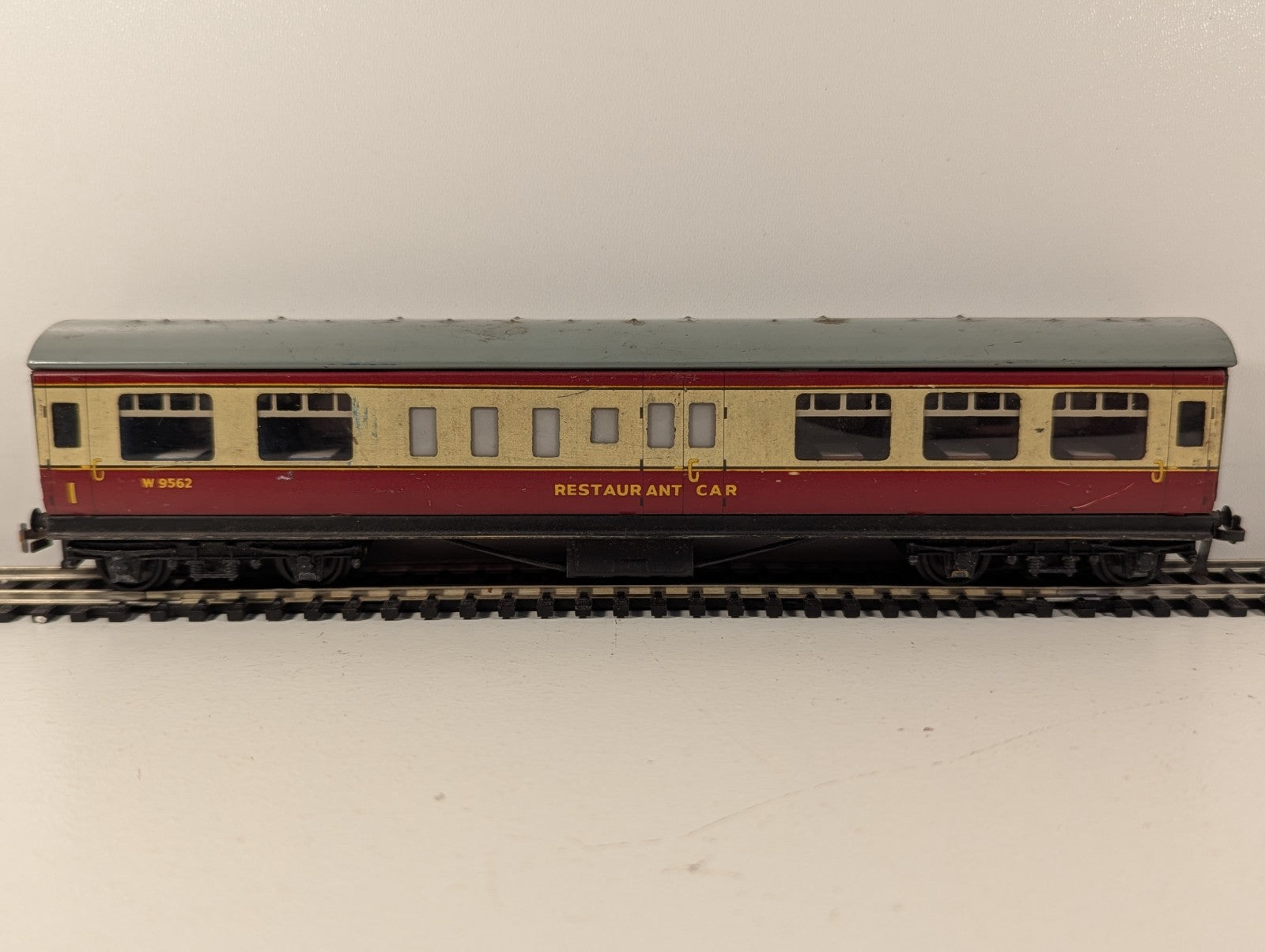 Hornby Dublo OO Gauge 32097 BR (WR) Restaurant Car