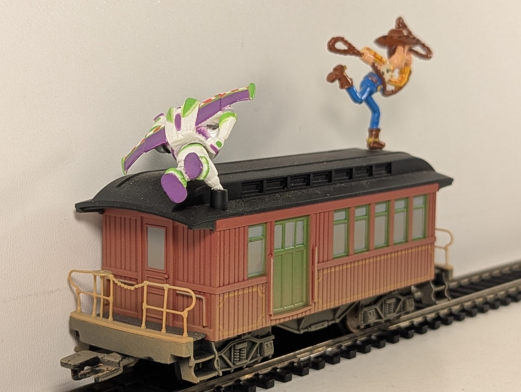Hornby OO Gauge Toy Story Express Passenger Coach with Woody & Buzz