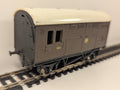 Hornby OO Gauge GWR Horse Box 546 Brown Livery