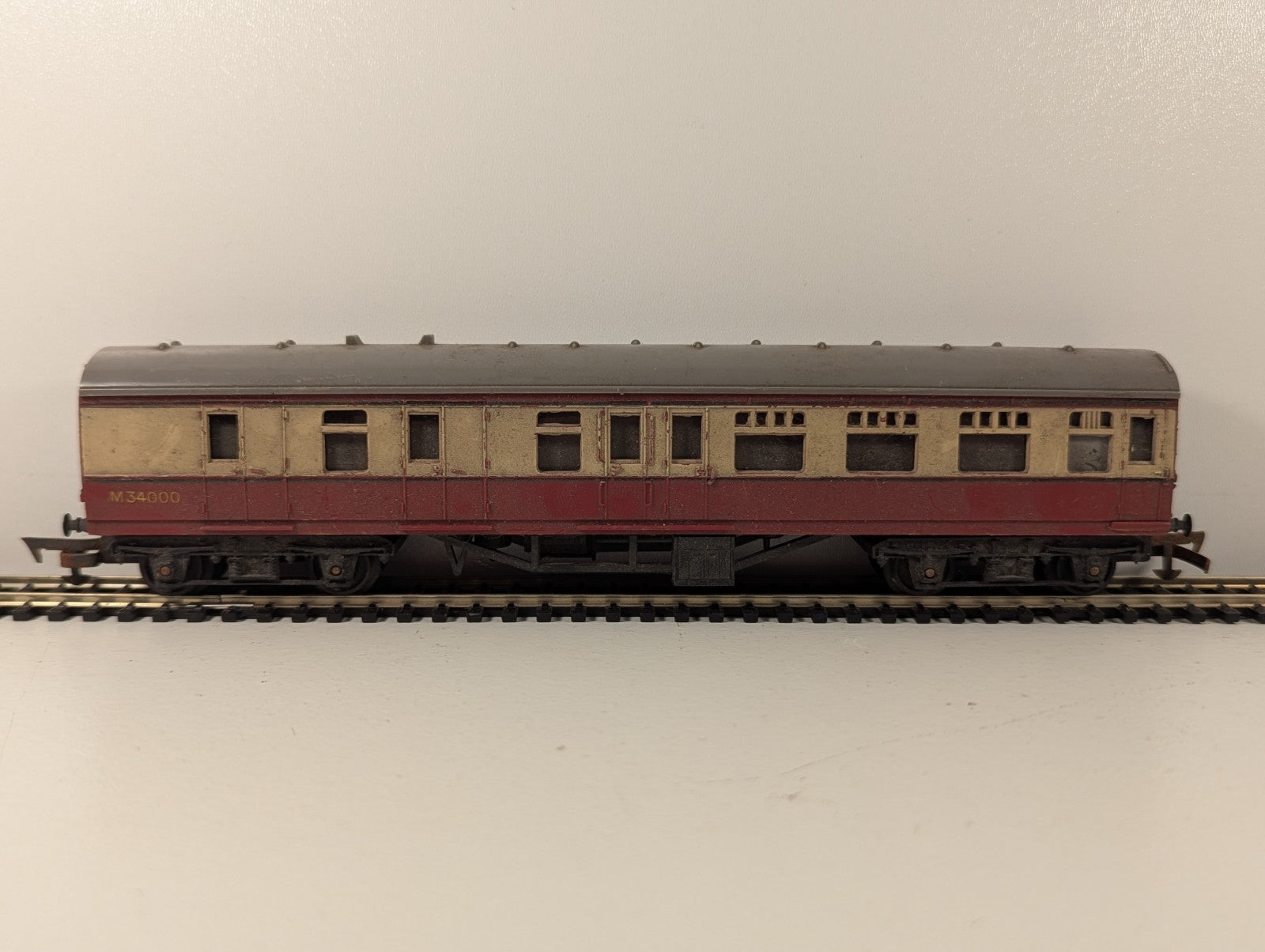 Tri-ang OO Gauge BR Brake 3rd Coach Blood & Custard