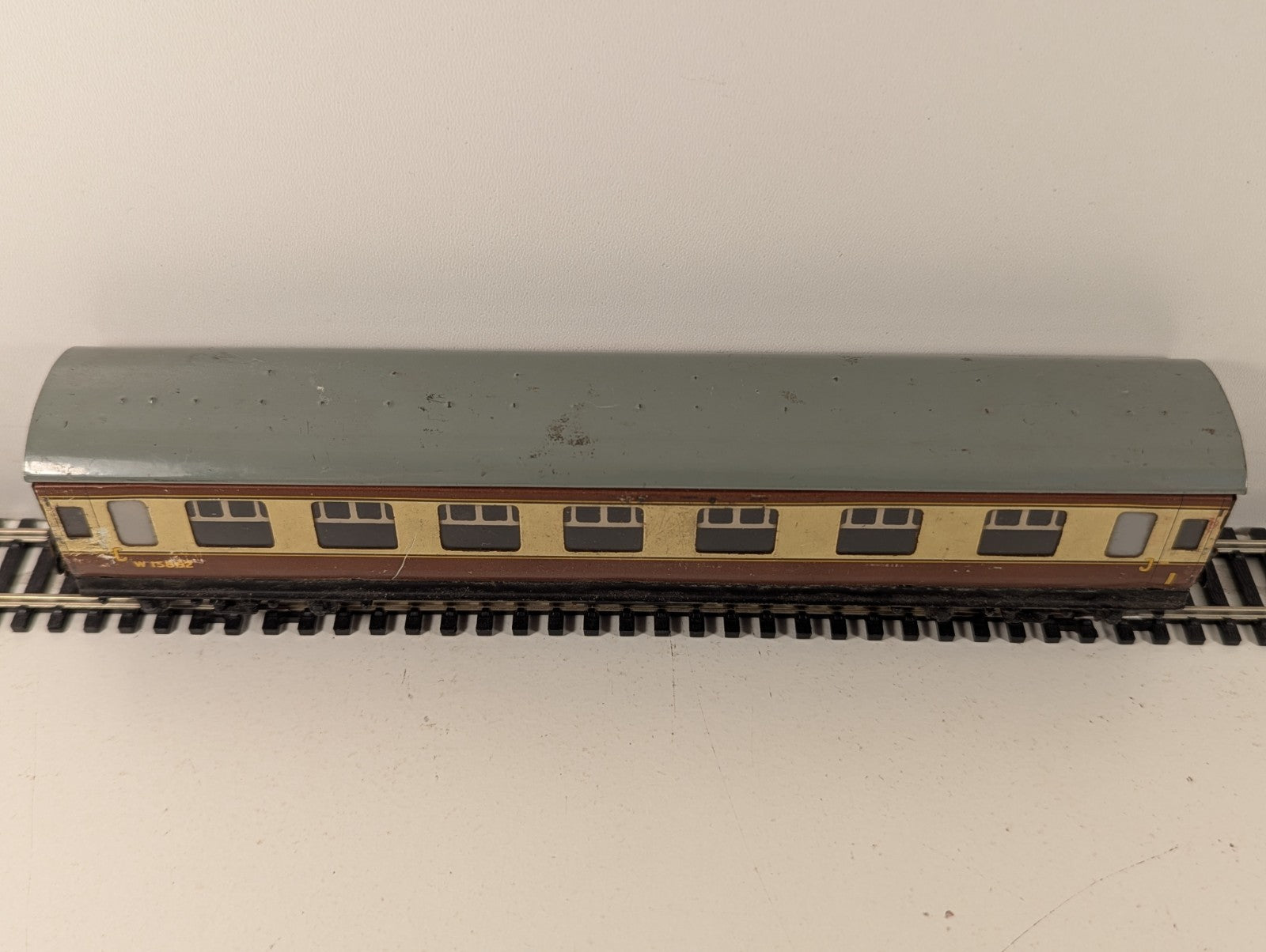 Hornby Dublo OO Gauge BR Mk1 1st Class Corridor Coach