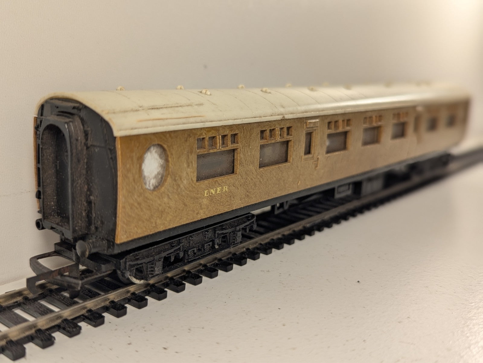 Tri-ang LNER Teak Coach OO Gauge