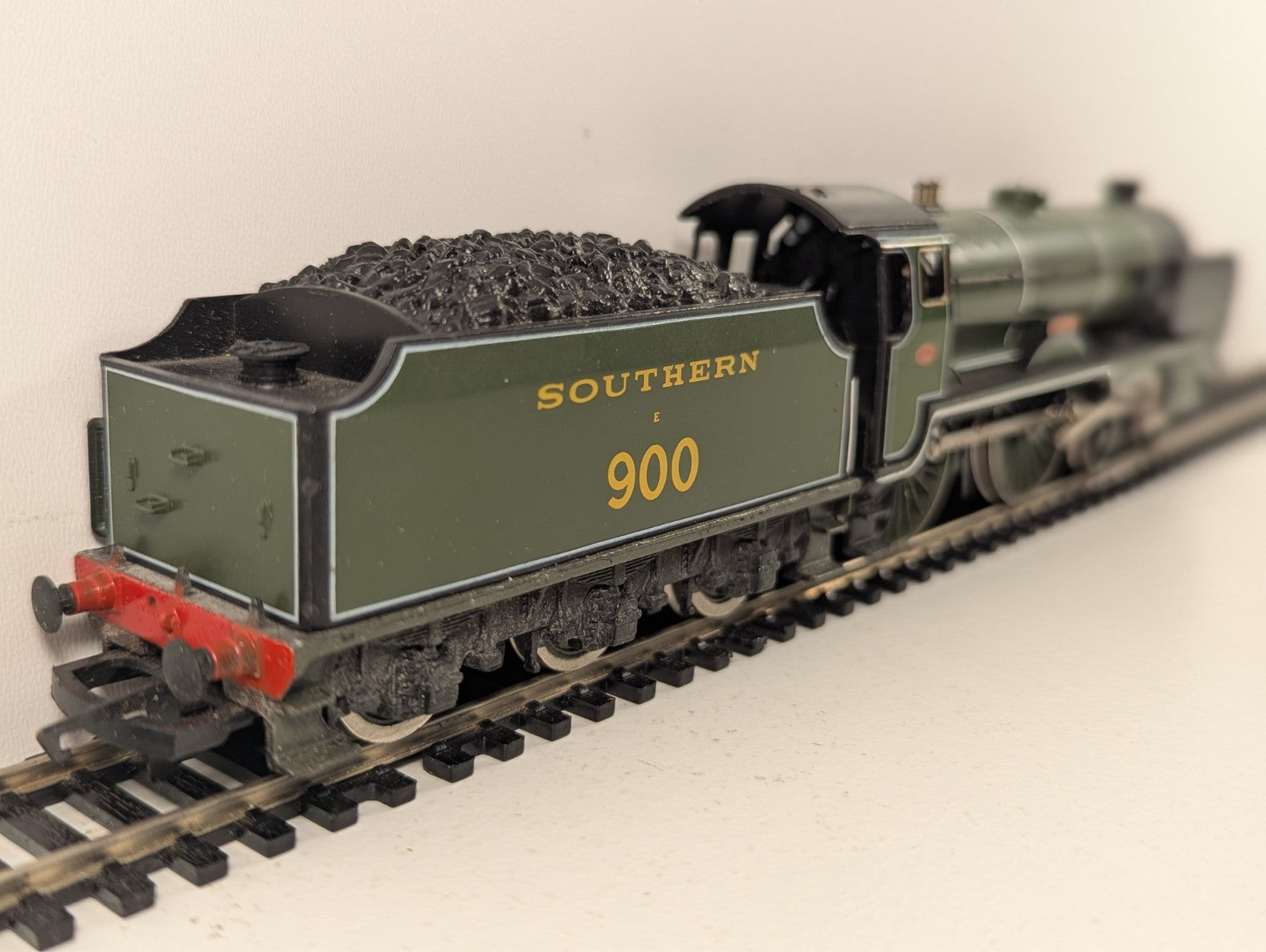 Hornby R817 Schools Class 4-4-0 "Eton" Steam Locomotive OO Gauge - Boxed