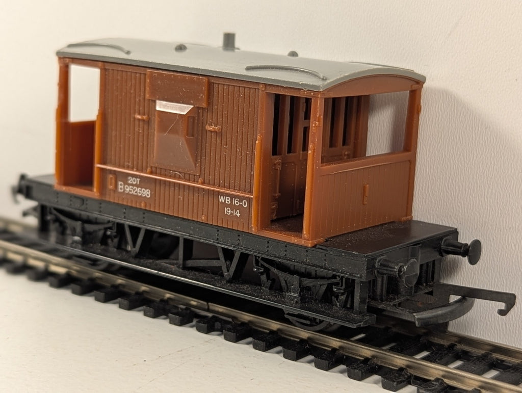 Tri-ang R016 BR 20 Ton Standard Brake Van Brown