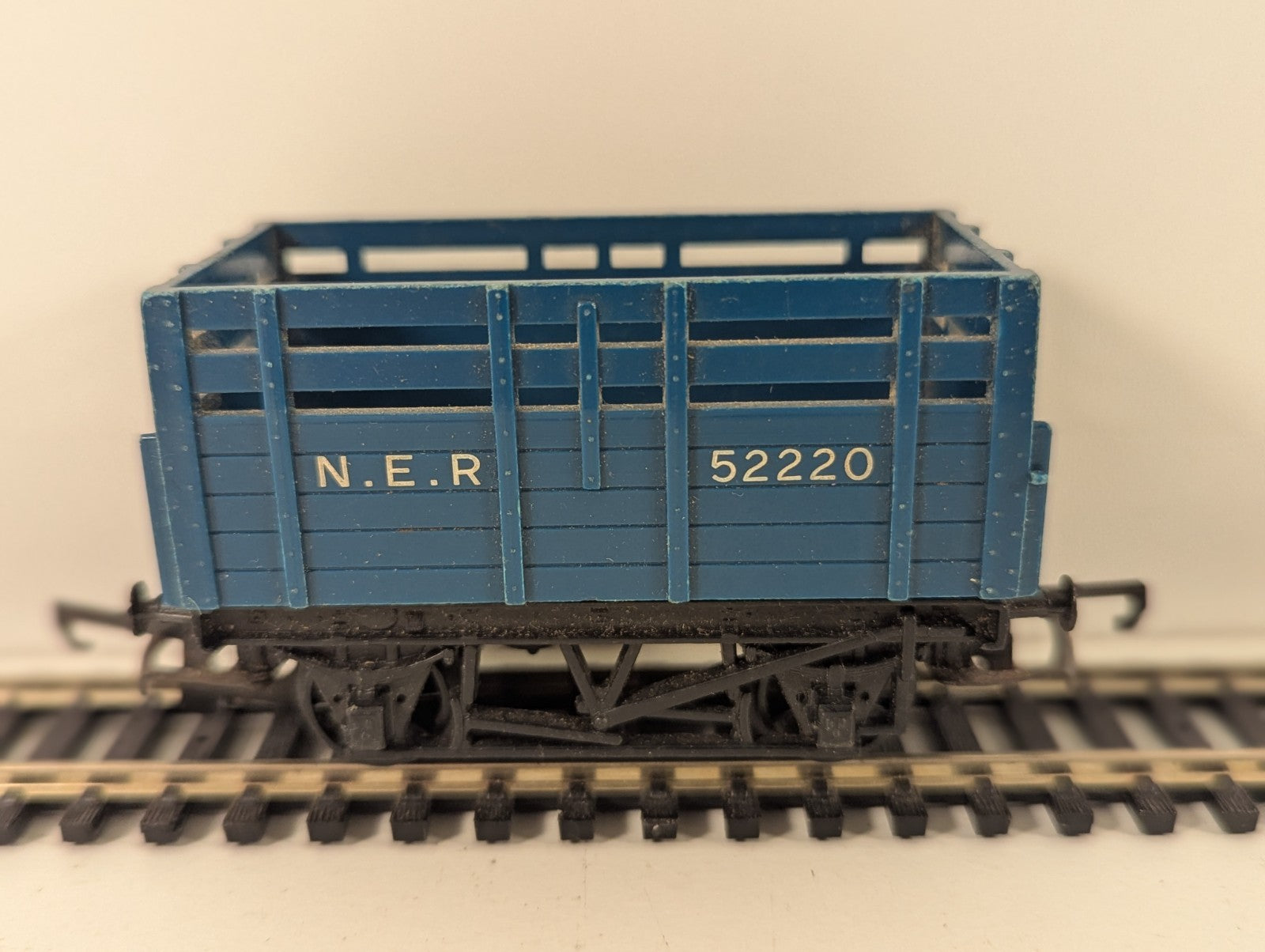Tri-ang Hornby R781 OO Gauge NER Coke Wagon No.52220 – Blue