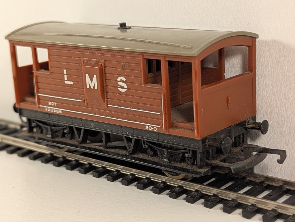 Hornby LMS 20-Ton Brake Van 730386 Brown OO Gauge