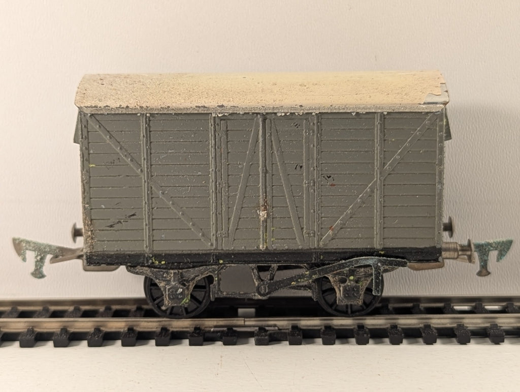 Graham Farish FormoVan Double Vent Goods Van