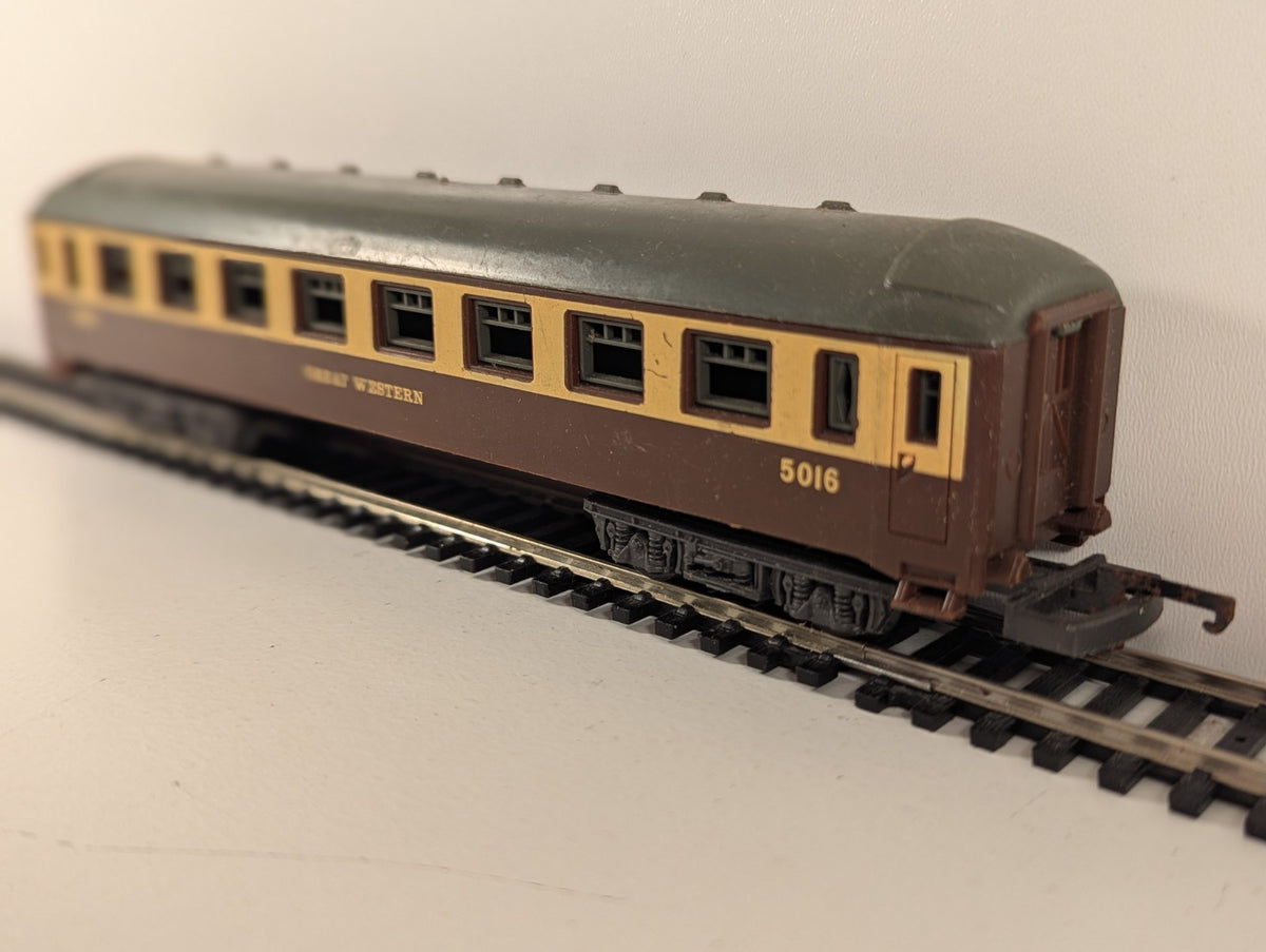 Lima OO Gauge GWR Passenger Coach No.5016