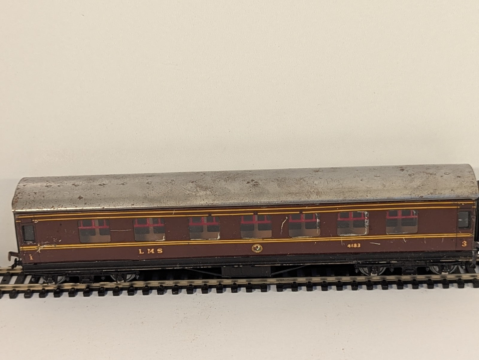 Hornby Dublo OO Gauge 4183 LMS 1st/3rd Corridor Coach Playworn