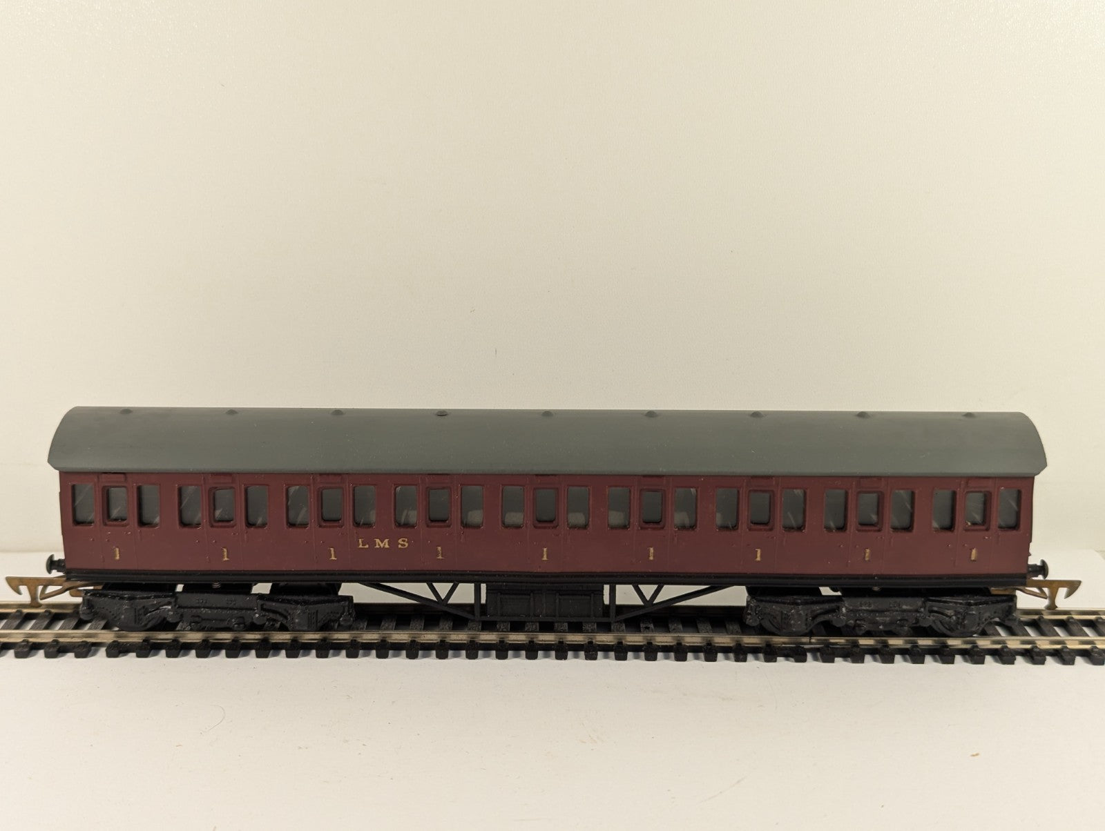 Graham Farish OO Gauge LMS 1st Class Suburban Composite Coach Boxed