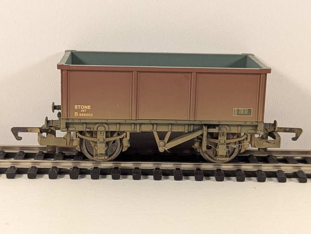 Hornby OO Gauge BR 26T Stone Mineral Wagon – B386003 (Weathered)