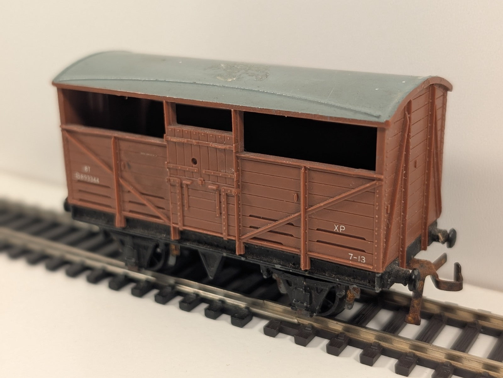 Hornby Dublo 8T Cattle Wagon – OO Gauge