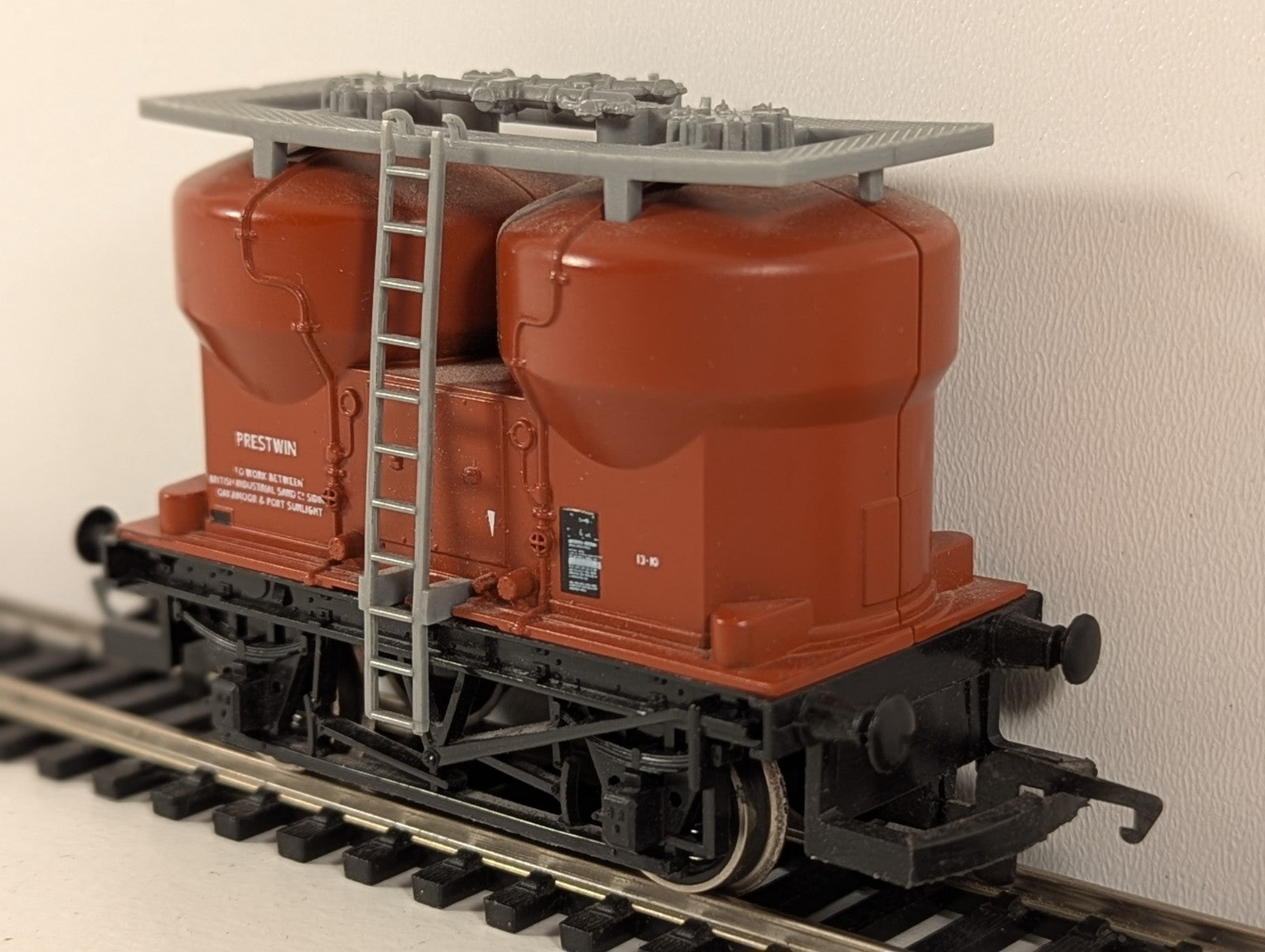Hornby R723 Prestwin Twin Silo Wagon B873001 BR Bauxite OO Gauge