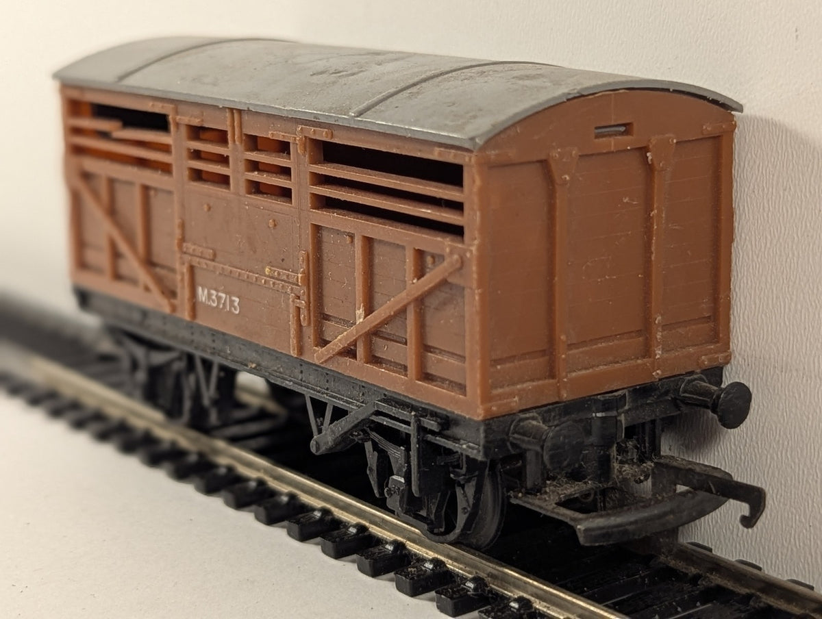 Tri-ang OO Gauge Cattle Wagon Goods Wagon M.3713 Brown R.12