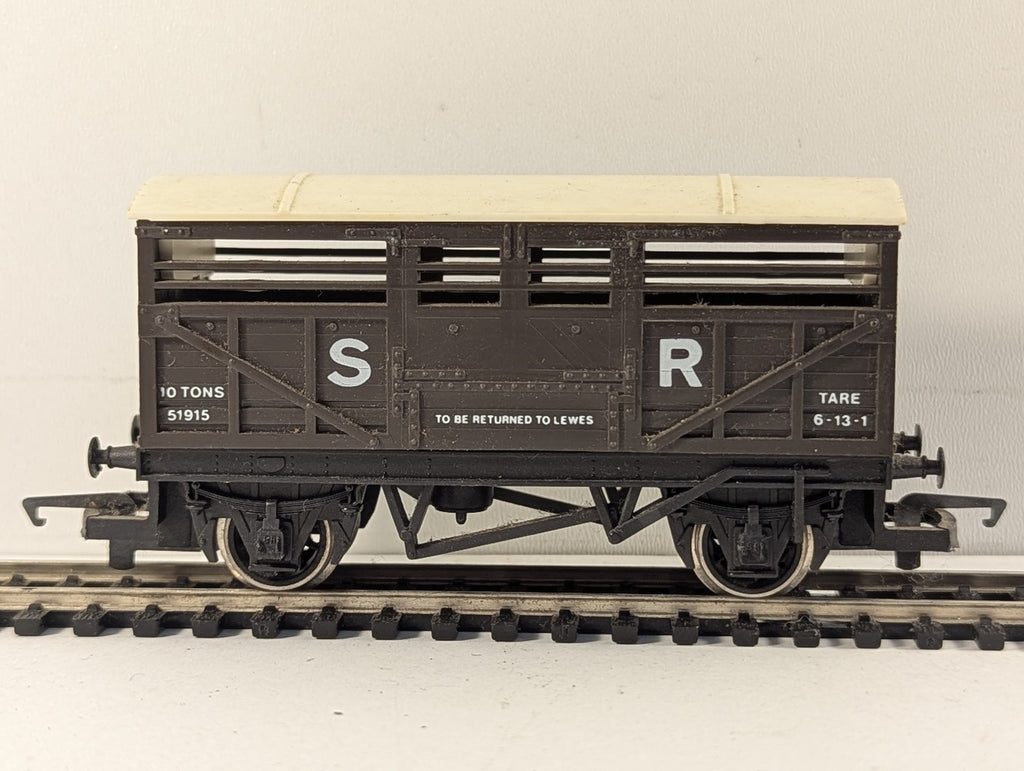 Hornby OO Gauge SR Cattle Truck Goods Wagon 51915 SR Brown R127