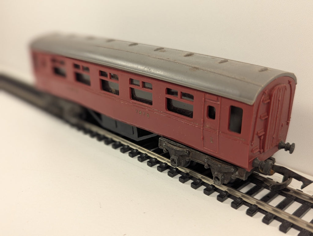 Tri-ang OO Gauge R20 Coach LMS Livery