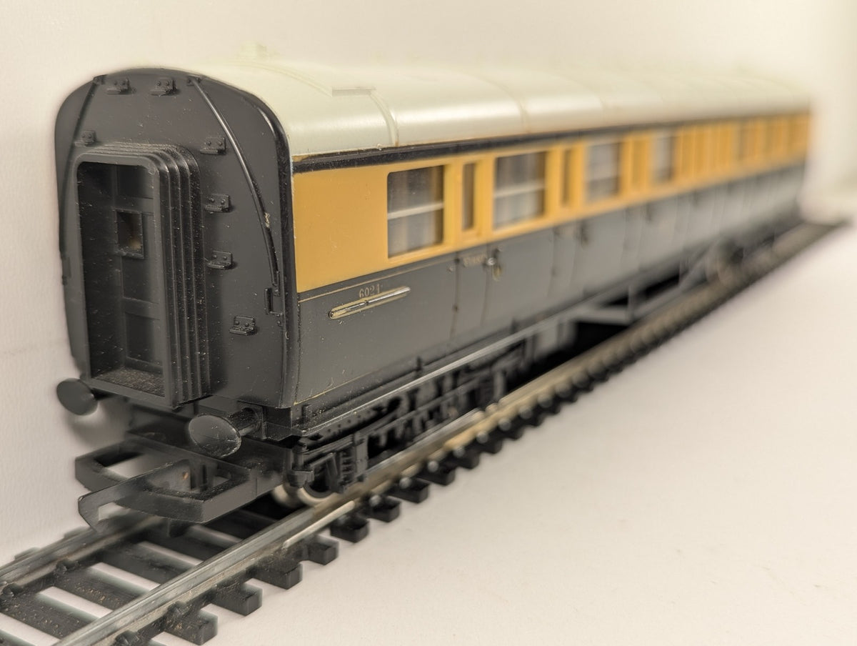 Hornby OO Gauge GWR Composite Coach Passenger Coach 6024 GWR Chocolate and Cream