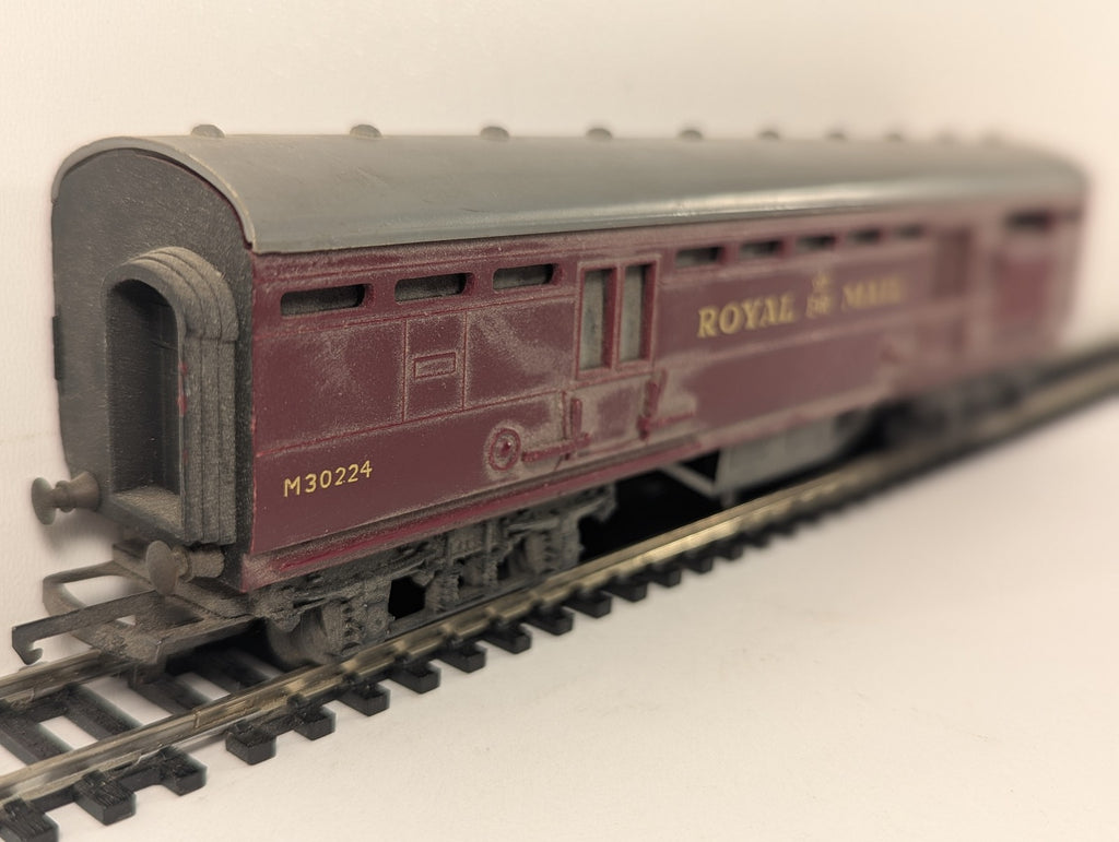 Tri-ang OO Gauge Operating Royal Mail Coach Passenger Coach M30224 BR Maroon R23