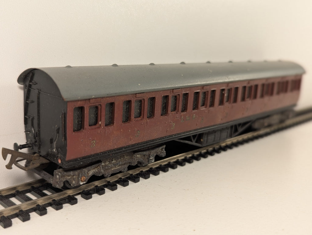 Graham Farish OO Gauge LMS Maroon 57ft Suburban Coach