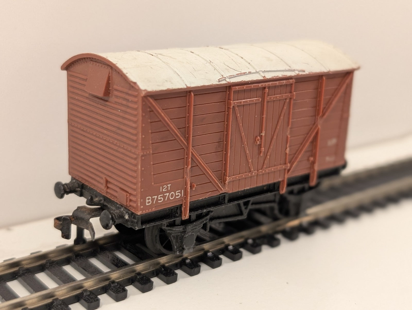 Hornby Dublo OO Gauge Ventilated Van – Wagon No. B757051