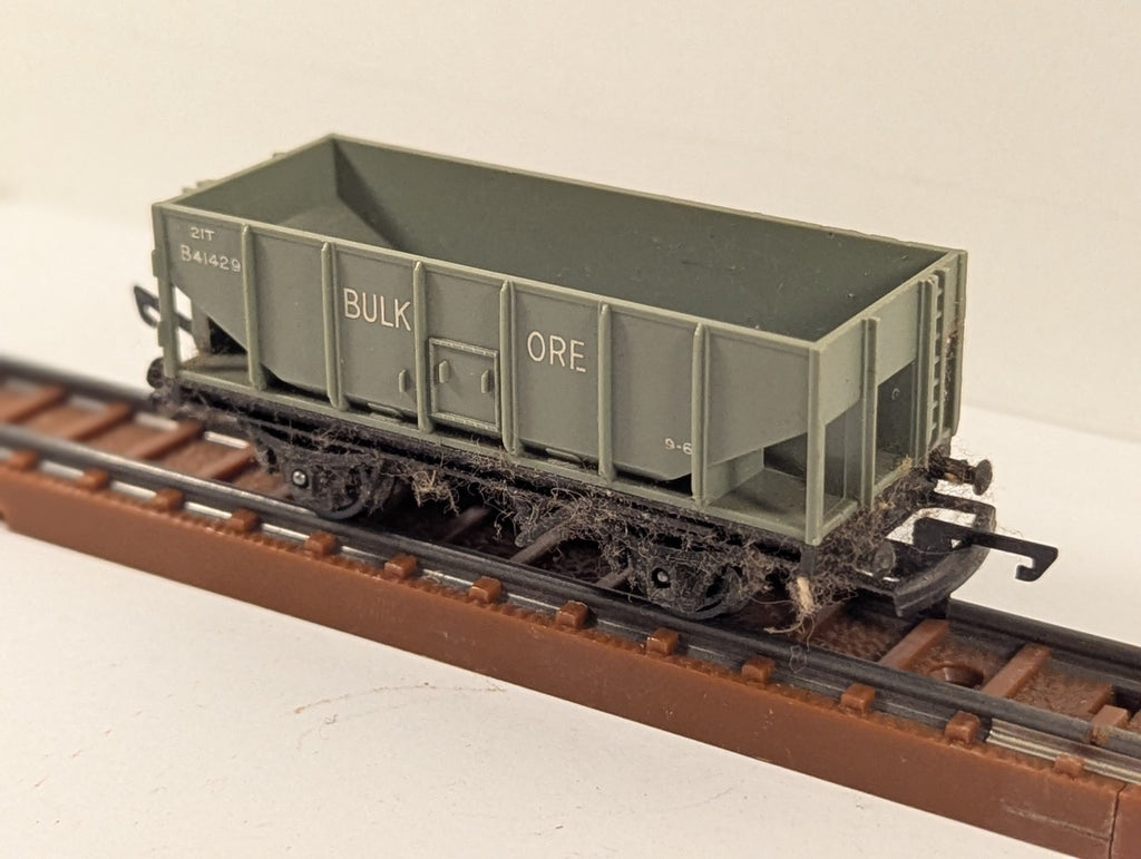 Tri-ang TT Gauge T274 21-Ton Bulk Ore Hopper Wagon