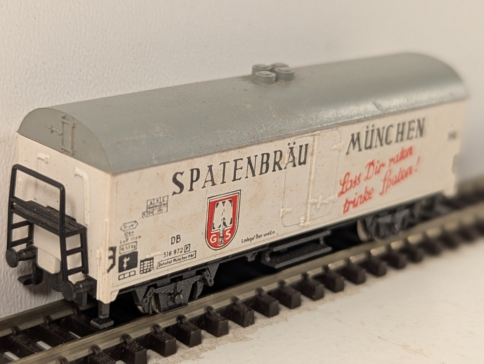 Rivarossi N Gauge Refrigerated Beer Wagon - Missing Coupler