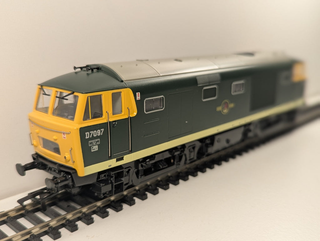 Heljan OO Gauge Class 35 Hymek D7097 DCC Ready