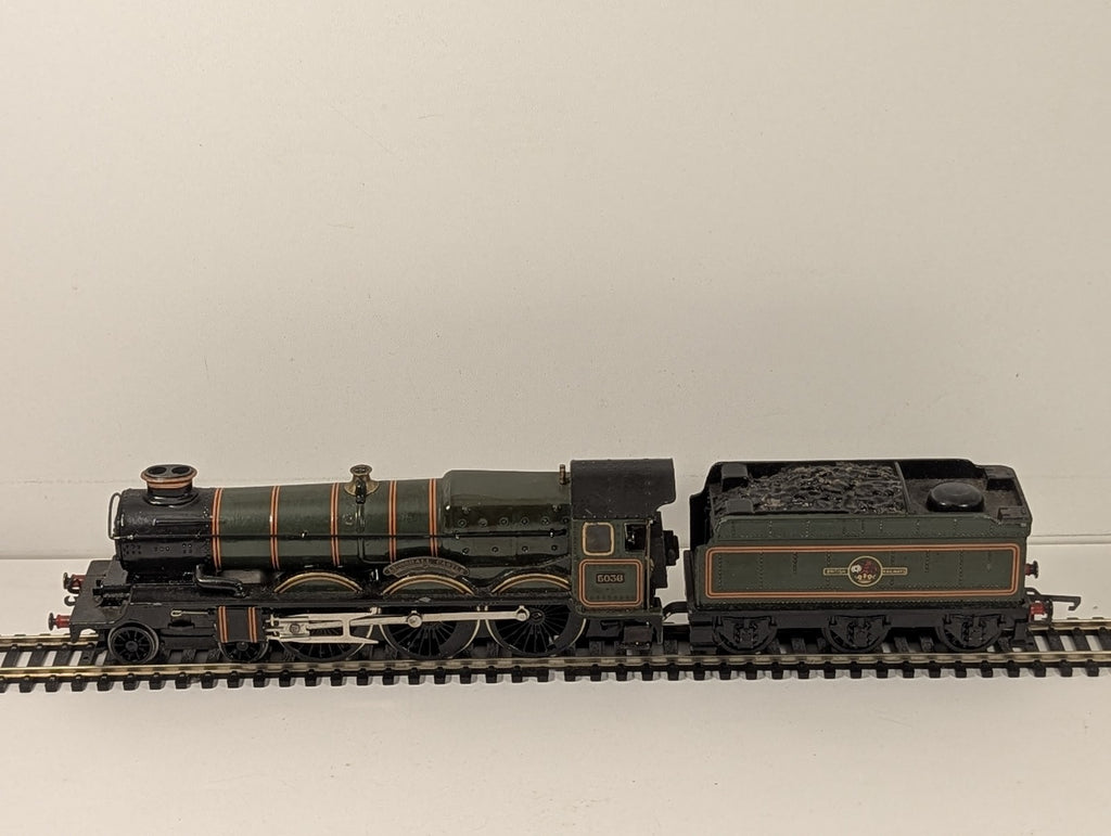 Wrenn OO Gauge Castle Class 4-6-0 5038 'Lyonshall Castle' Steam Locomotive