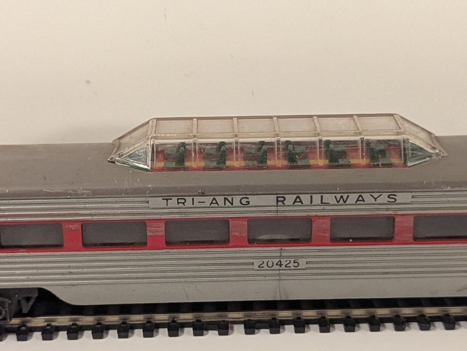 Tri-ang Railways OO Gauge R25 Vista Dome Coach 20425