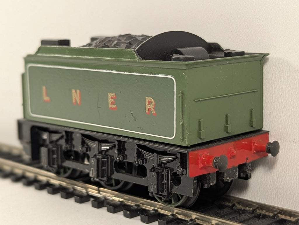 Tri-ang OO B12 LNER Green Tender