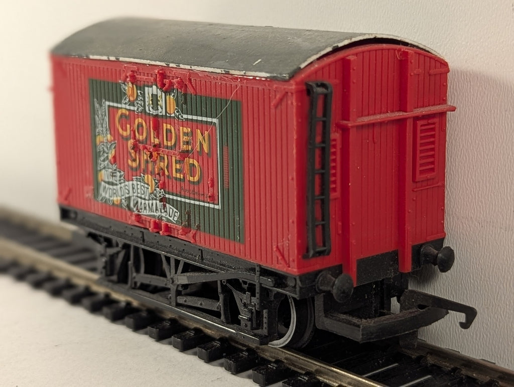 Hornby OO Gauge Golden Shred Ventilated Van Goods Wagon