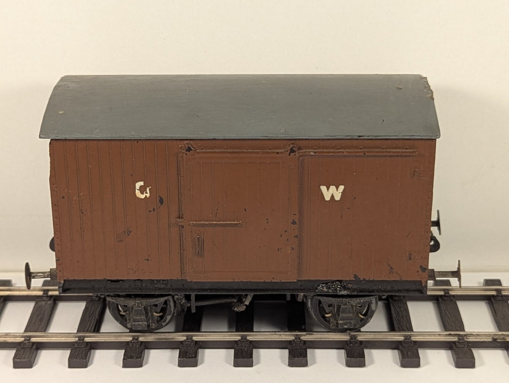 Kit Built O Gauge GWR 12 Ton Box Van - missing buffer head and damaged ends