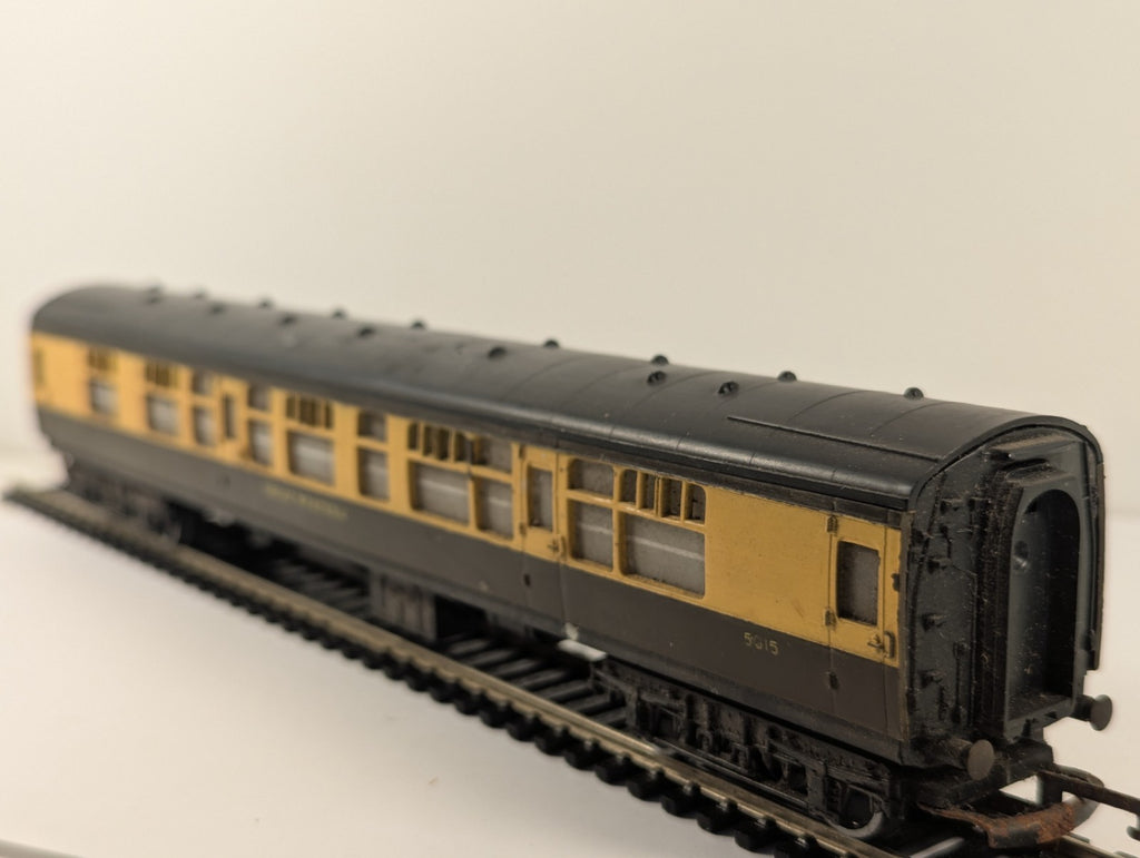 Hornby R743 OO Gauge GWR Mk1 Composite Coach Chocolate & Cream