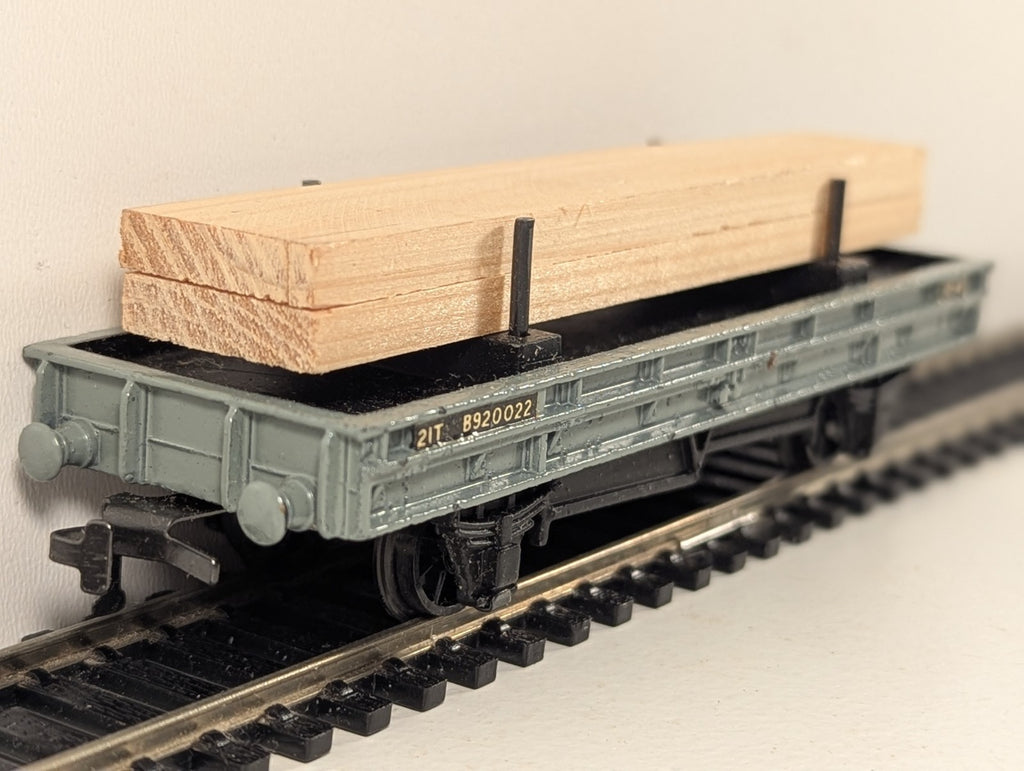 Hornby Dublo 4615 OO Gauge BR Double Bolster Wagon with Timber Load - Wrong Box