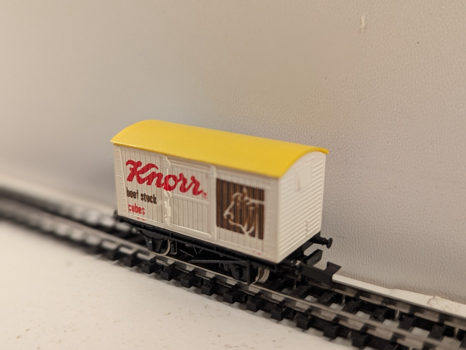 Graham Farish N Gauge Single Vent Van Knorr Beef Stock Cubes Livery