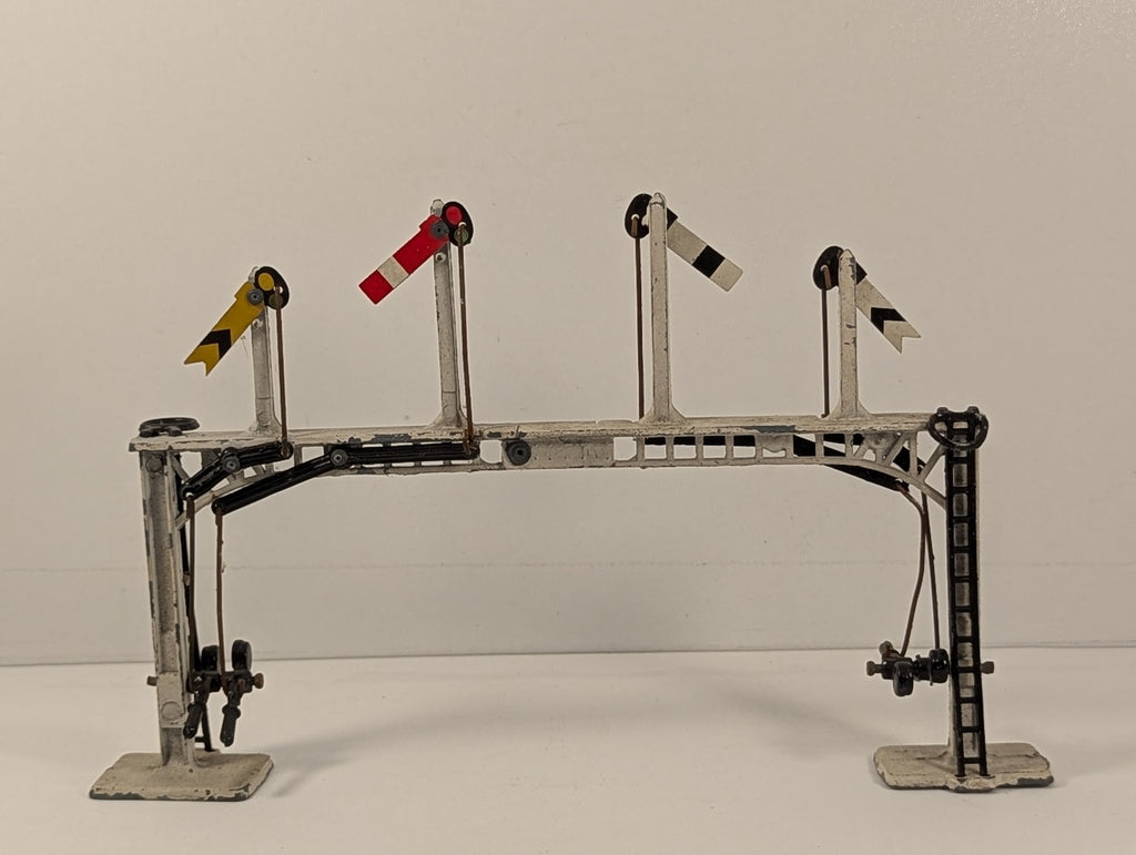 Crescent Toys OO Gauge Four Arm Signal Gantry Signals White