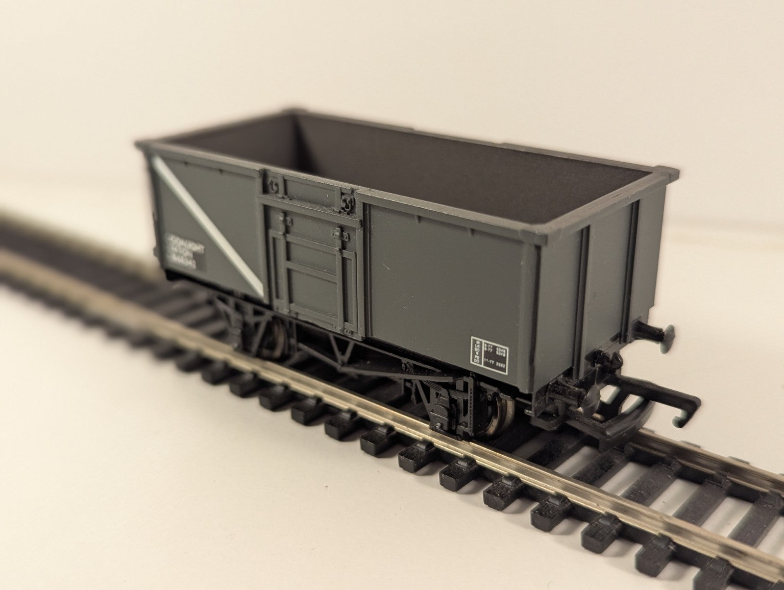 Bachmann Branchline 33-752B – 16 Ton Steel Mineral Wagon – BR Dark Grey