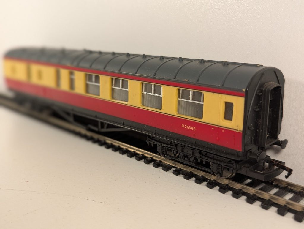 Hornby OO Gauge BR Stanier Brake Coach Red Cream