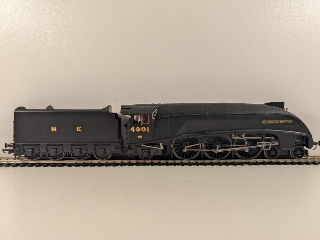 Hornby R2338 DCC Ready LNER Class A4 Pacific "Sir Charles Newton" Wartime Black