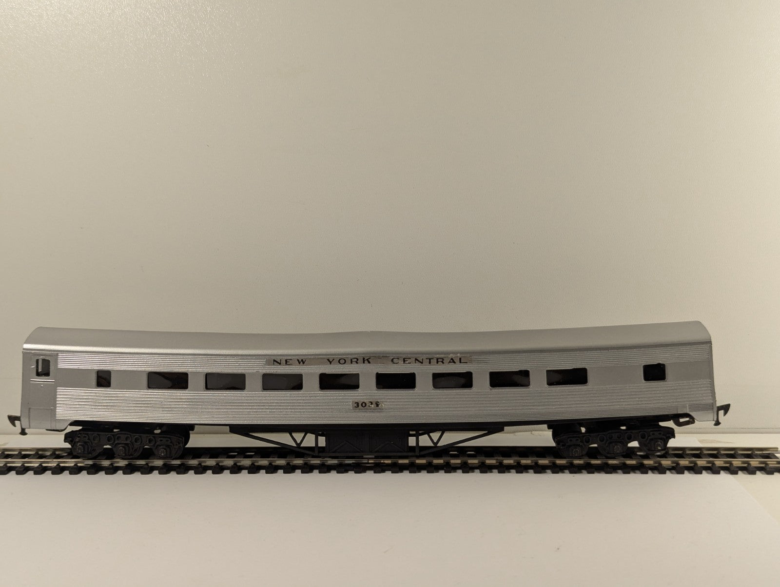 Graham Farish OO Gauge New York Central Coach Silver - Wrong Box