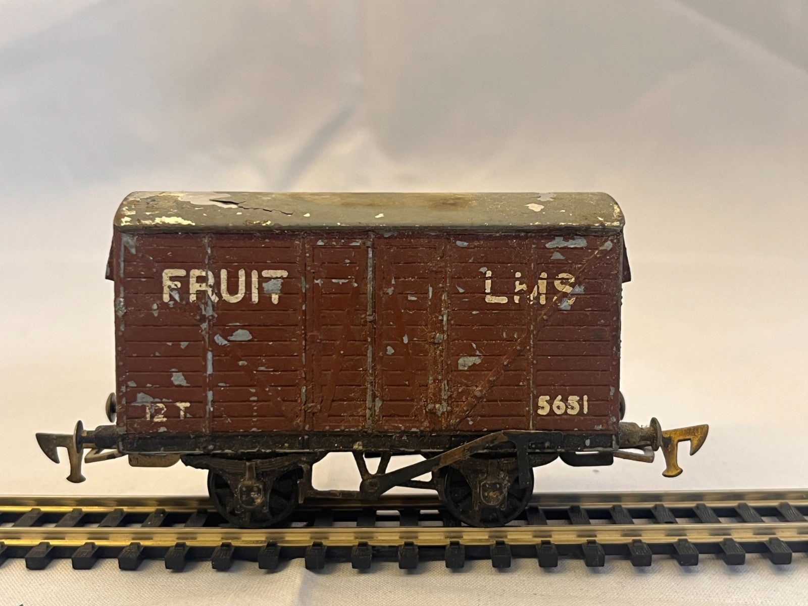 Graham Farish LMS 12 Ton Fruit Van
