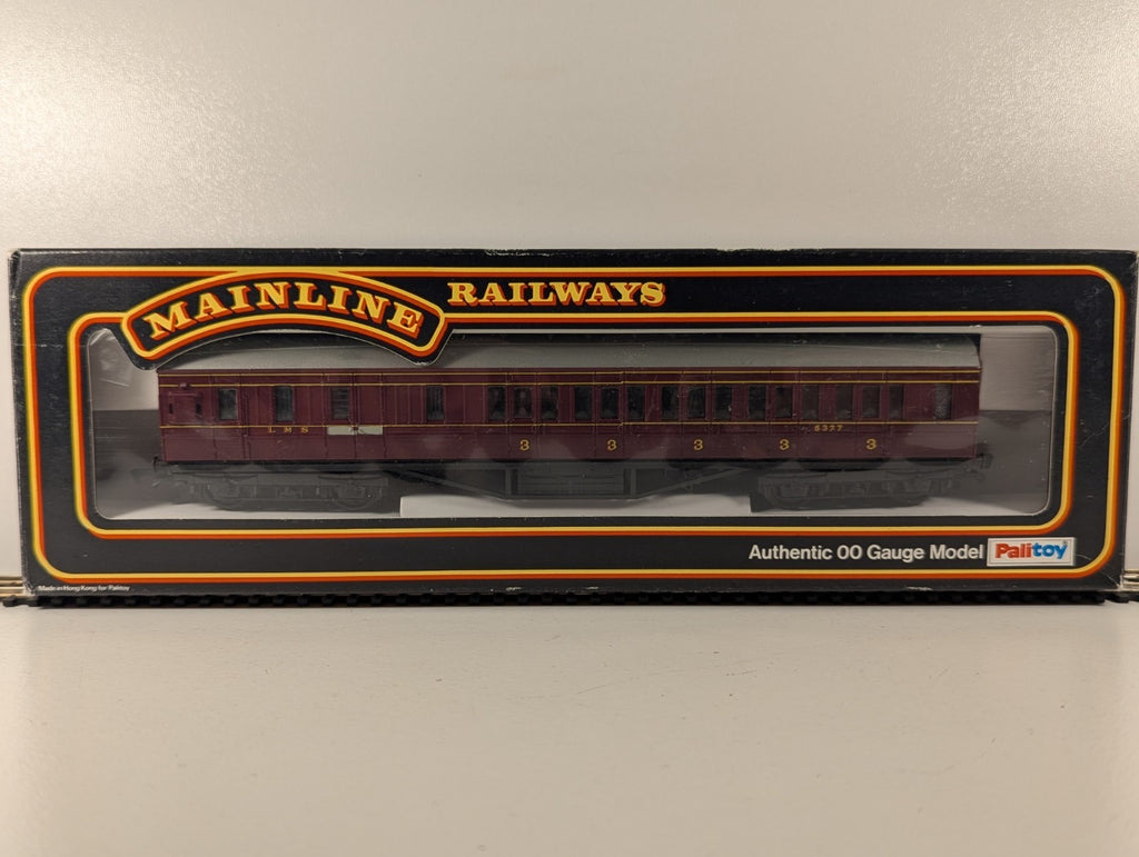 Mainline 37110 OO Gauge LMS 57ft Brake Third Coach No. 5327 Maroon