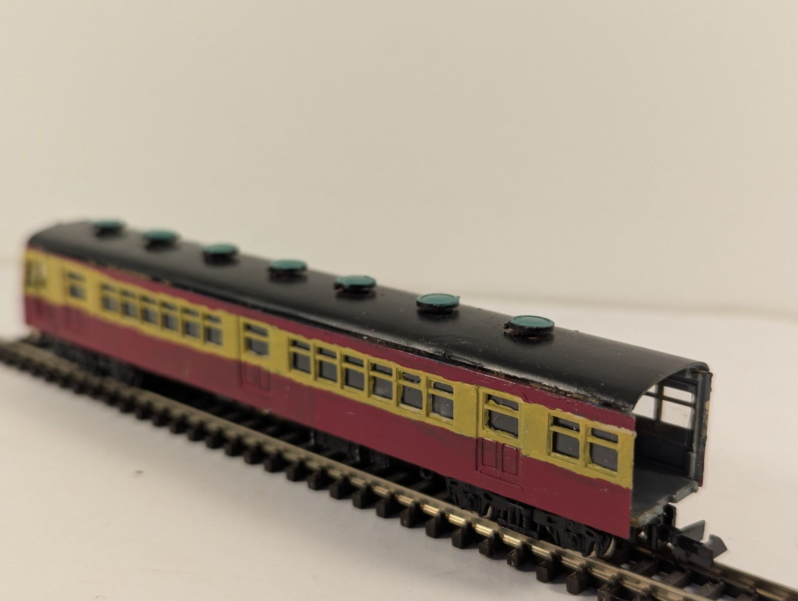 Repainted N Gauge Japanese Dummy Unit Missing Wheels