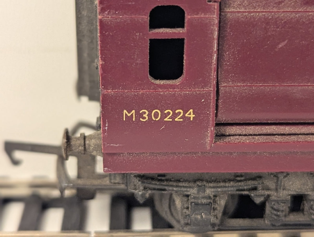 Tri-ang OO Gauge Operating Royal Mail Coach Passenger Coach M30224 BR Maroon R23